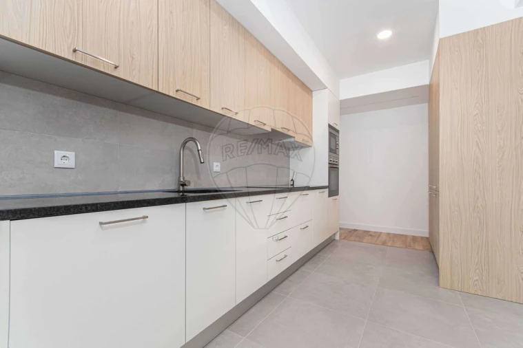 Apartamento T3 para Venda em Almada, Cova da Piedade, Pragal e Cacilhas Foto 12