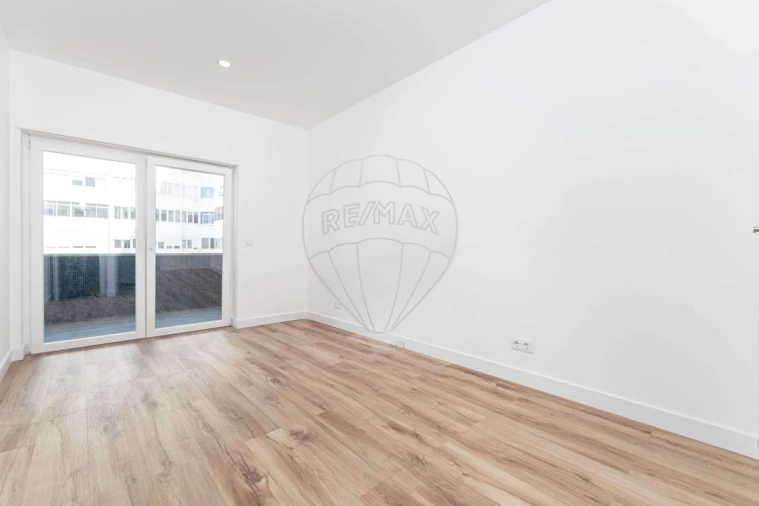 Apartamento T3 para Venda em Almada, Cova da Piedade, Pragal e Cacilhas Foto 2