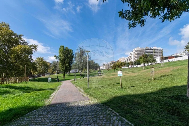 Apartamento T3 para Venda em Almada, Cova da Piedade, Pragal e Cacilhas Foto 23