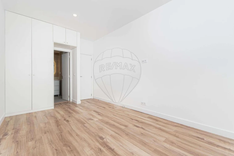 Apartamento T3 para Venda em Almada, Cova da Piedade, Pragal e Cacilhas Foto 3