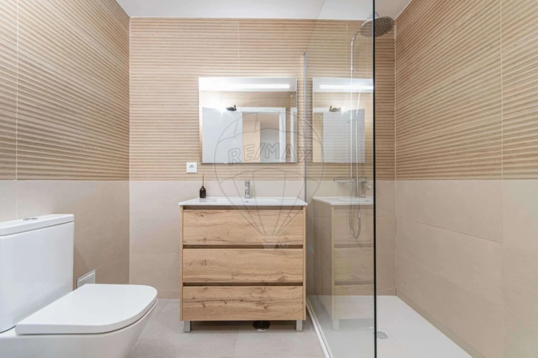 Apartamento T3 para Venda em Almada, Cova da Piedade, Pragal e Cacilhas Foto 9