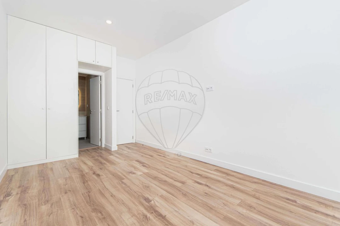 Apartamento T3 para Venda em Almada, Cova da Piedade, Pragal e Cacilhas Foto 3