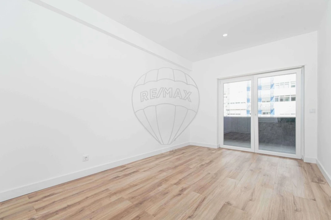 Apartamento T3 para Venda em Almada, Cova da Piedade, Pragal e Cacilhas Foto 5