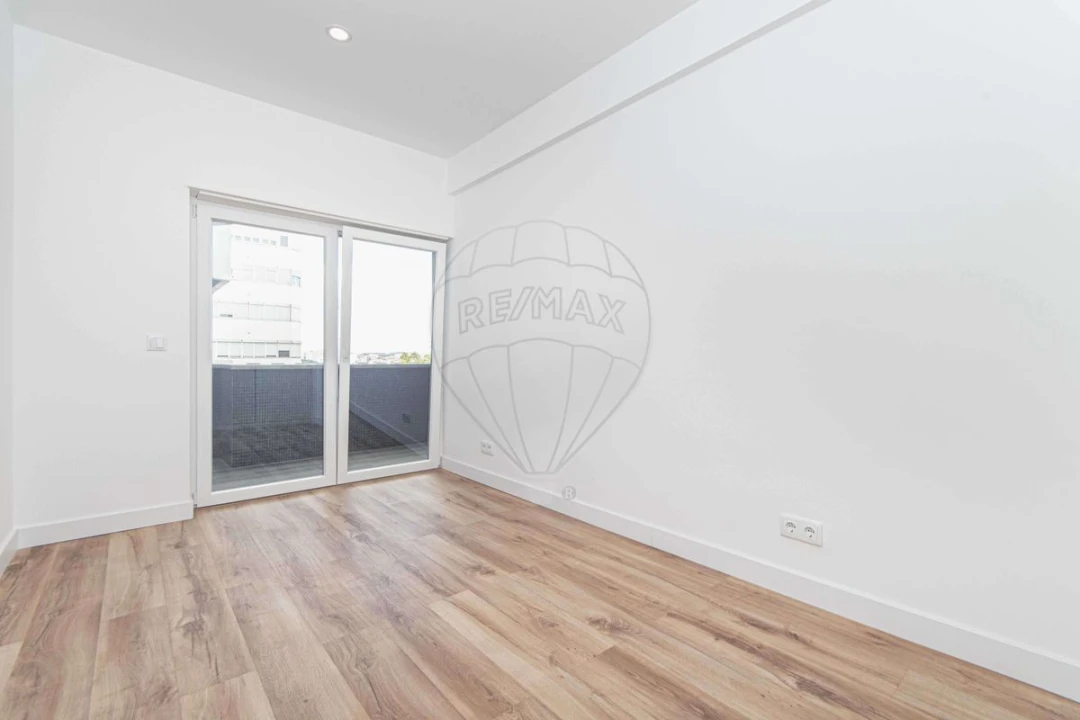 Apartamento T3 para Venda em Almada, Cova da Piedade, Pragal e Cacilhas Foto 8