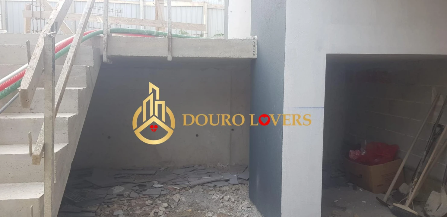 Moradia T4 para Venda em Madalena Foto 10