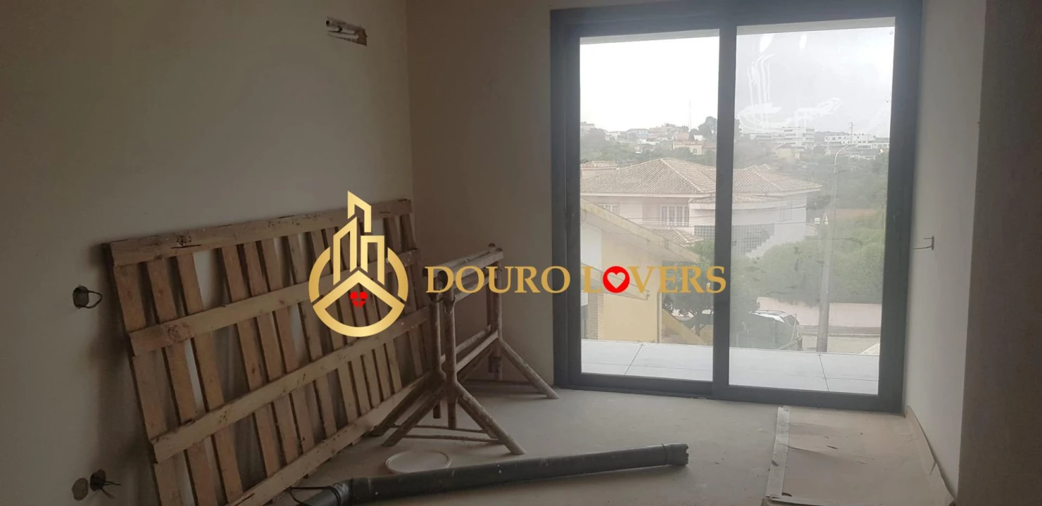 Moradia T4 para Venda em Madalena Foto 16