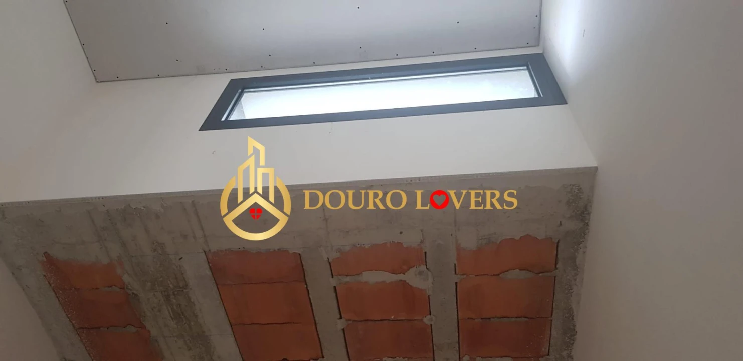 Moradia T4 para Venda em Madalena Foto 17