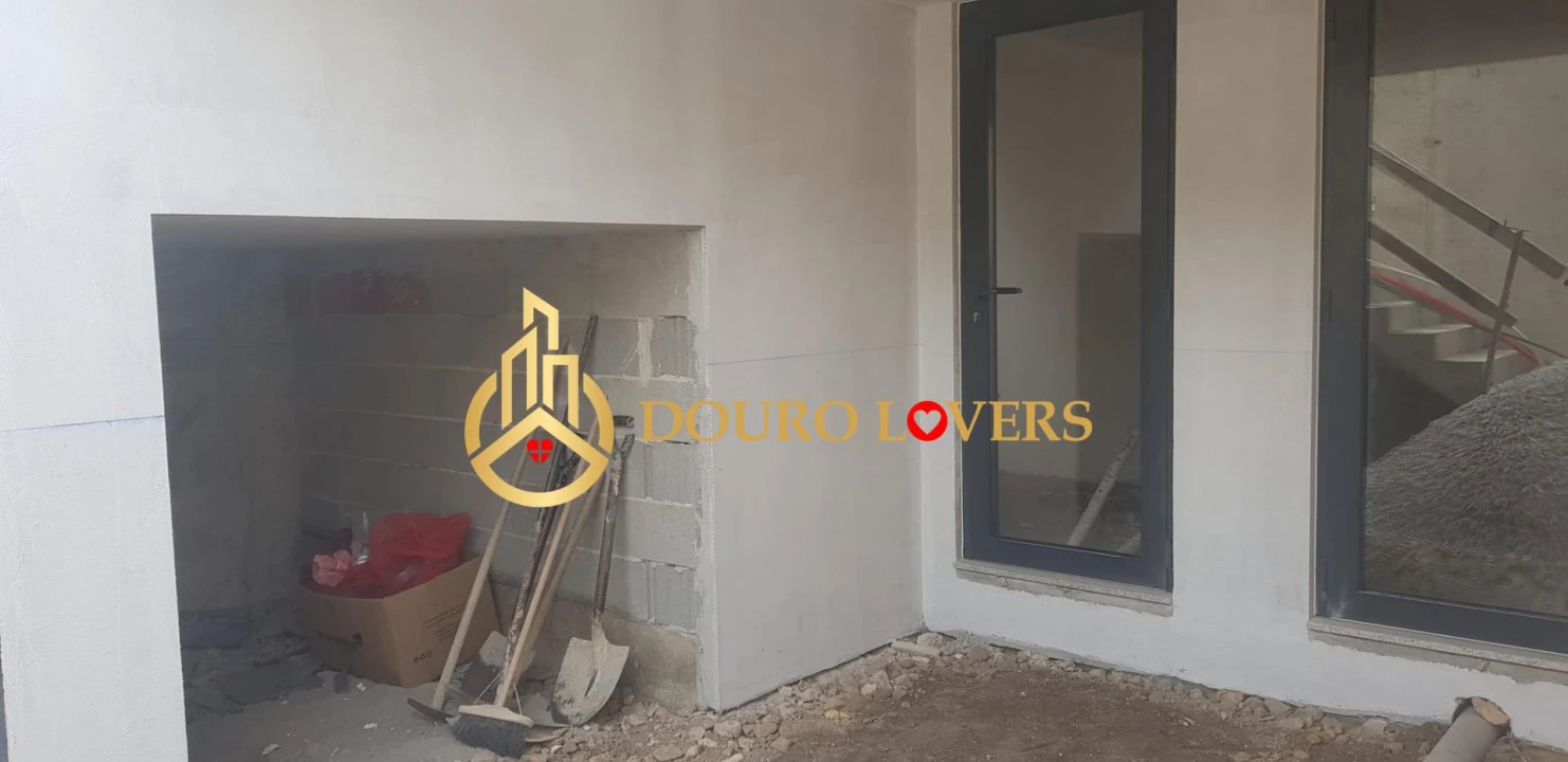 Moradia T4 para Venda em Madalena Foto 24