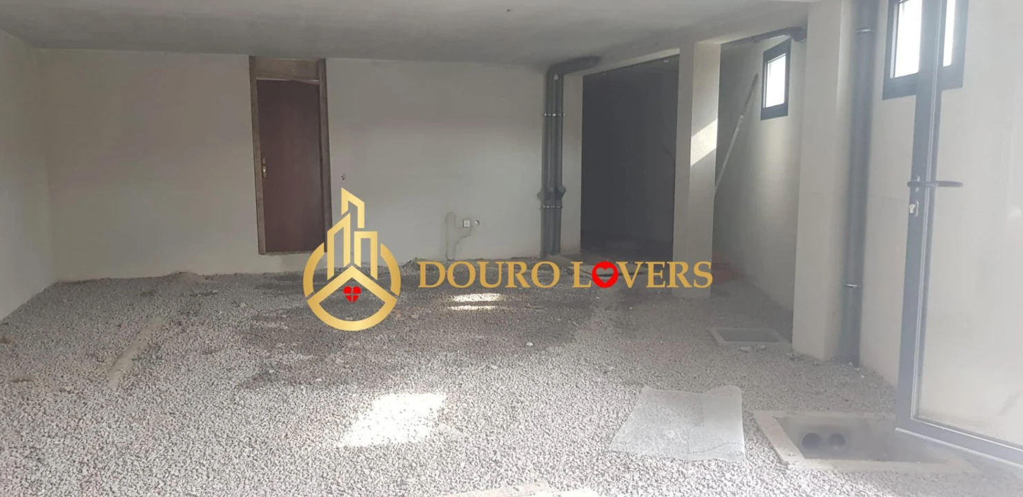 Moradia T4 para Venda em Madalena Foto 3