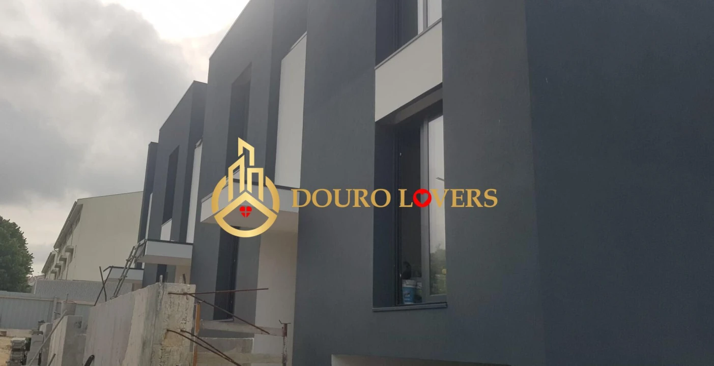 Moradia T4 para Venda em Madalena Foto 5