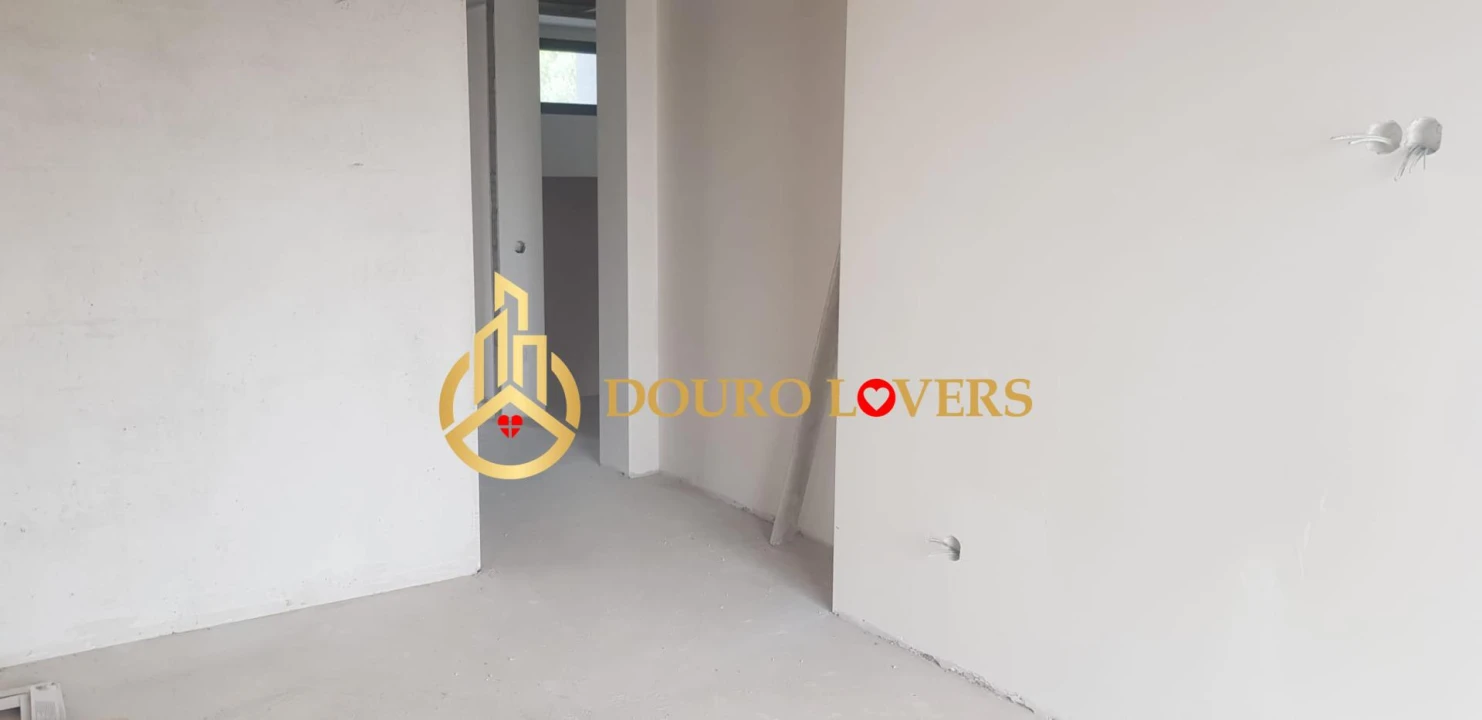 Moradia T4 para Venda em Madalena Foto 6