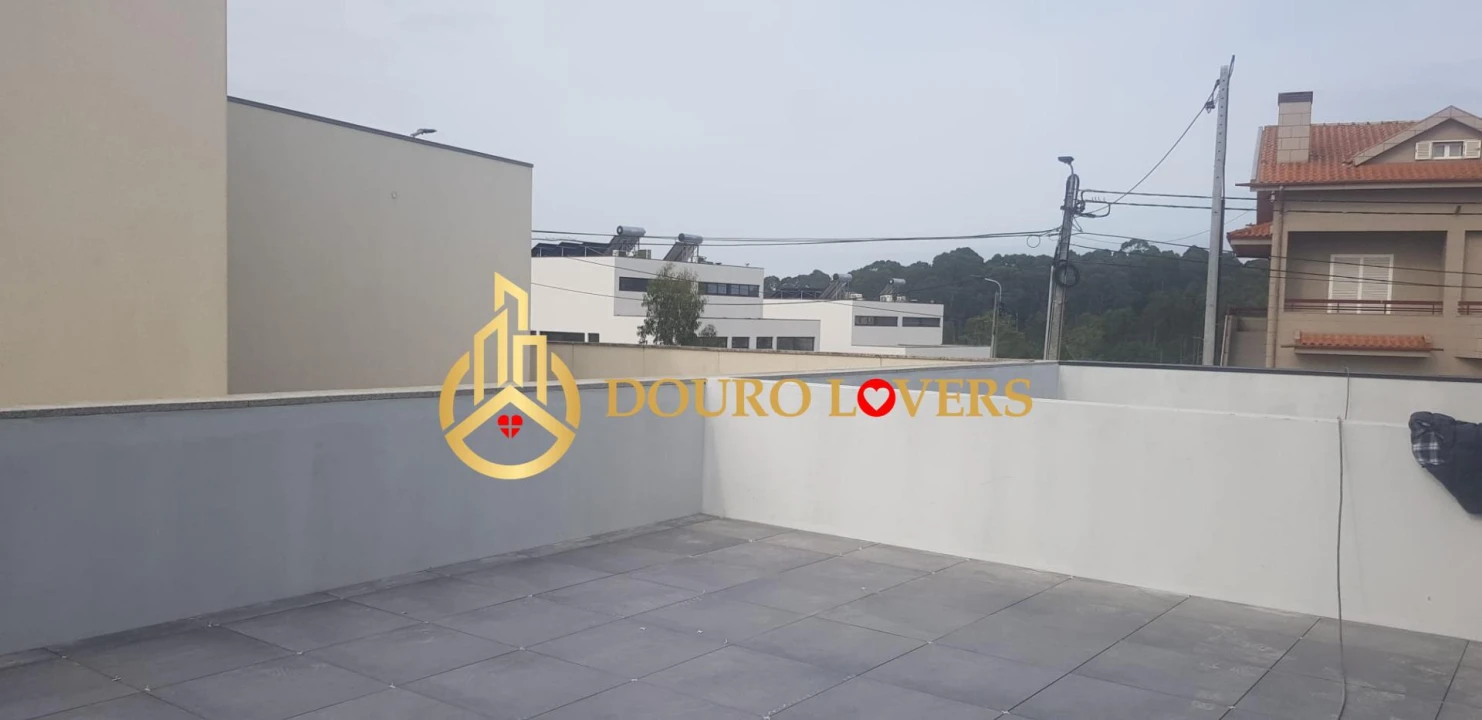 Moradia T4 para Venda em Madalena Foto 9