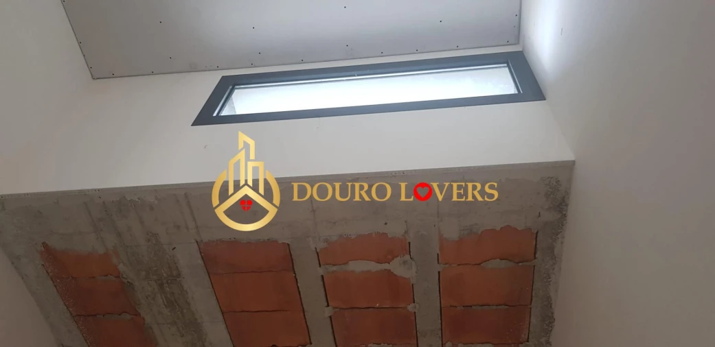 Moradia T4 para Venda em Madalena Foto 17