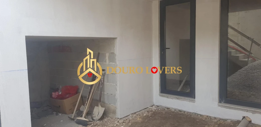 Moradia T4 para Venda em Madalena Foto 24