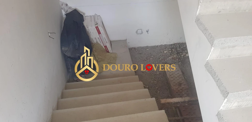 Moradia T4 para Venda em Madalena Foto 8