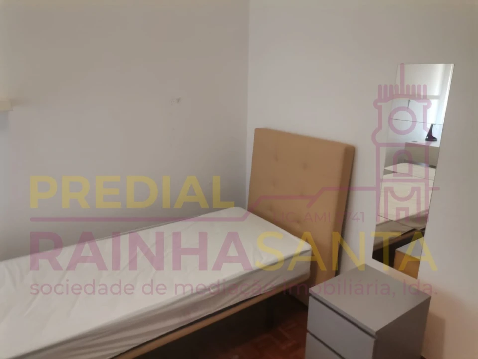 Quarto para Arrendamento em Sé Nova, Santa Cruz, Almedina e São Bartolomeu Foto 3