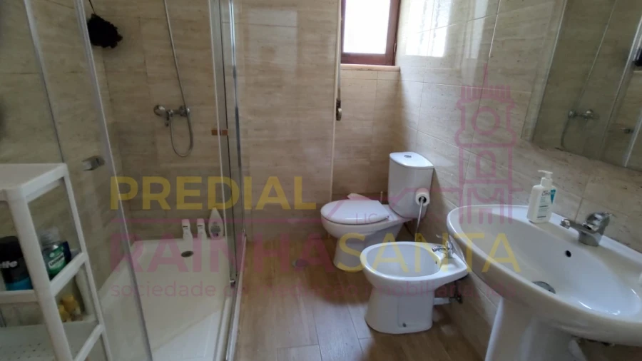 Quarto para Arrendamento em Sé Nova, Santa Cruz, Almedina e São Bartolomeu Foto 8