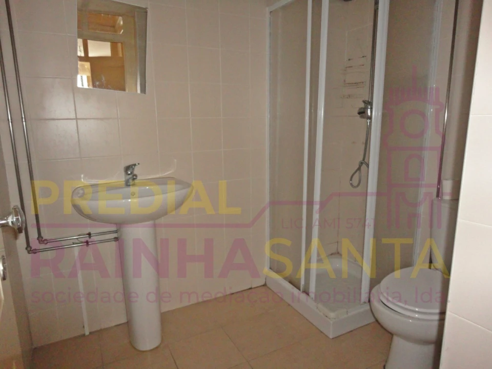 Quarto para Arrendamento em Sé Nova, Santa Cruz, Almedina e São Bartolomeu Foto 4