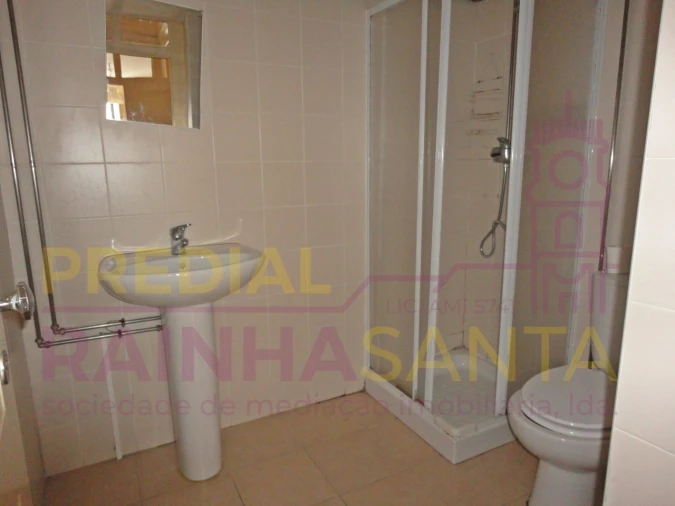 Quarto para Arrendamento em Sé Nova, Santa Cruz, Almedina e São Bartolomeu Foto 4