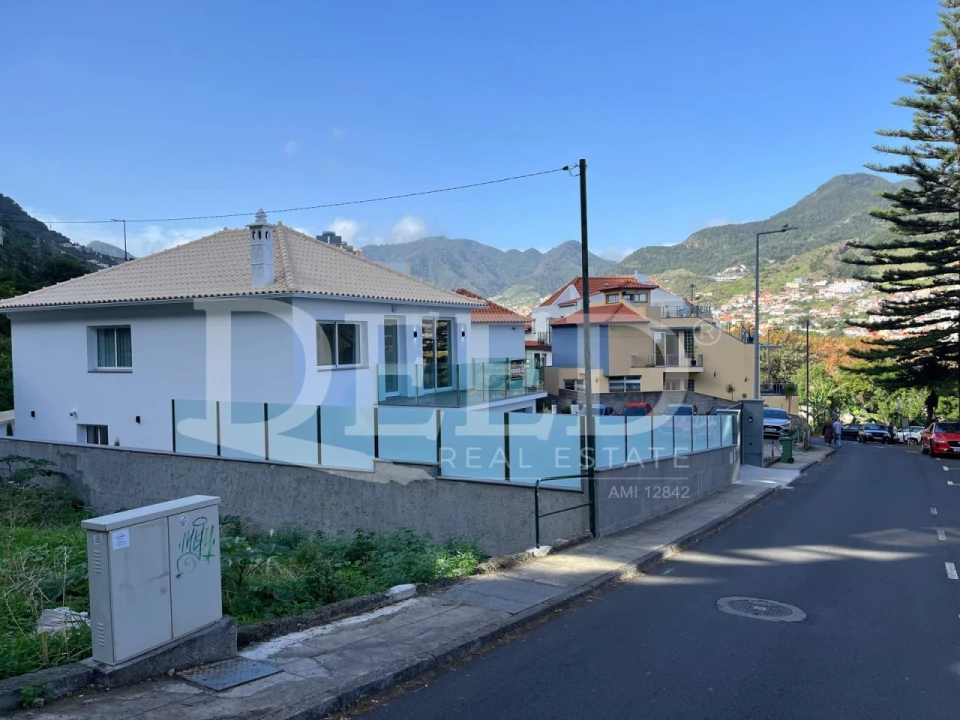 Moradia T4 para Venda em Machico Foto 3