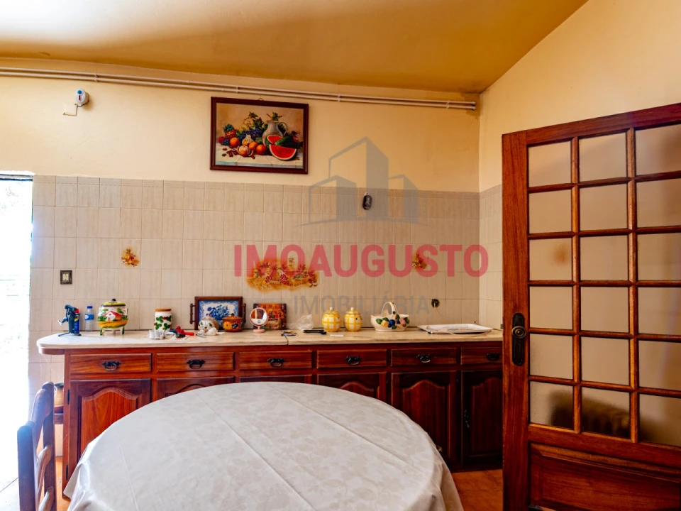 Moradia T4 para Venda em Lajeosa e Forcalhos Foto 4