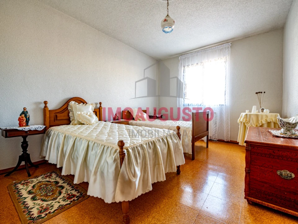 Moradia T4 para Venda em Lajeosa e Forcalhos Foto 12