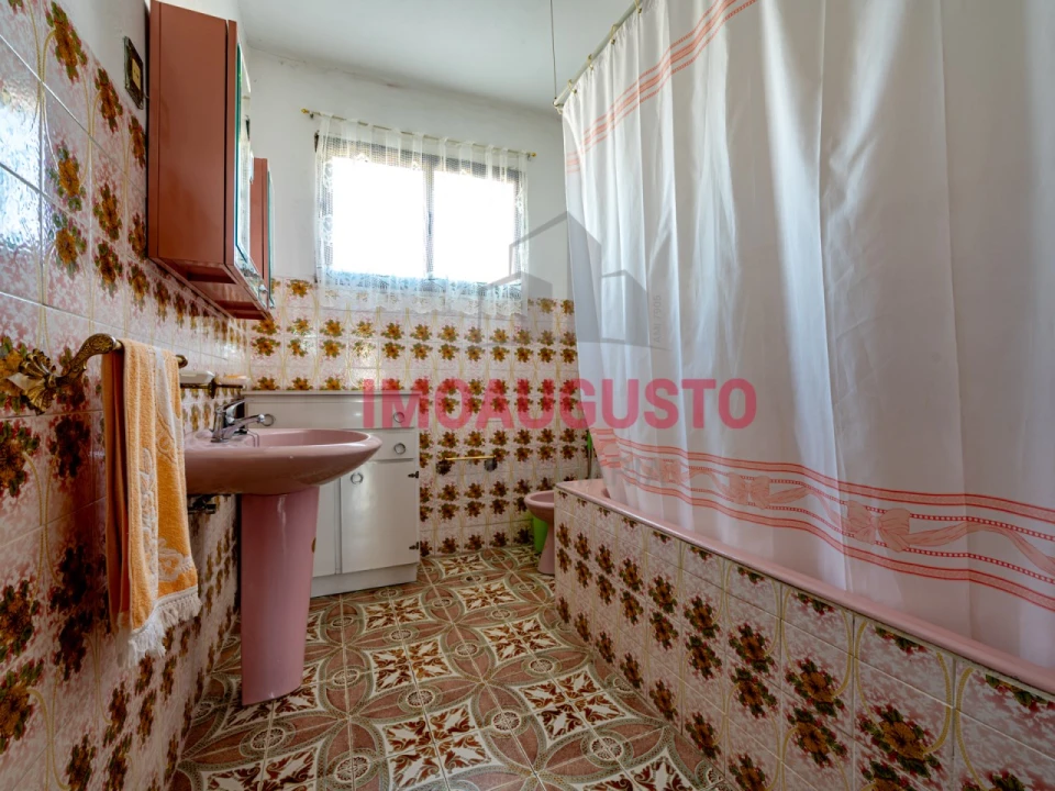 Moradia T4 para Venda em Lajeosa e Forcalhos Foto 18