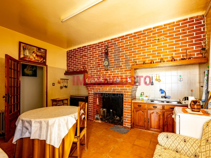 Moradia T4 para Venda em Lajeosa e Forcalhos Foto 3