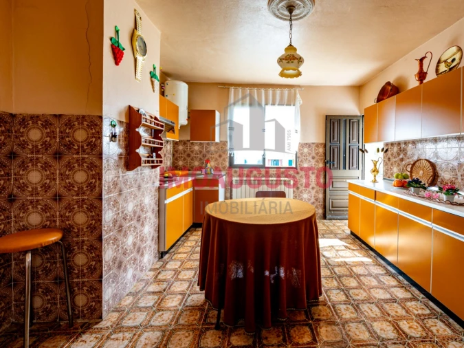 Moradia T4 para Venda em Lajeosa e Forcalhos Foto 8