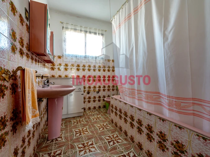 Moradia T4 para Venda em Lajeosa e Forcalhos Foto 18