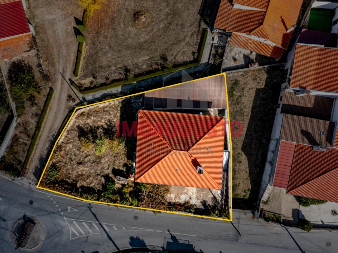 Moradia T4 para Venda em Lajeosa e Forcalhos Foto 2