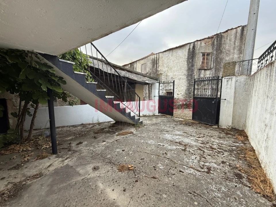 Moradia T3 para Venda em Amoreira, Parada e Cabreira Foto 3