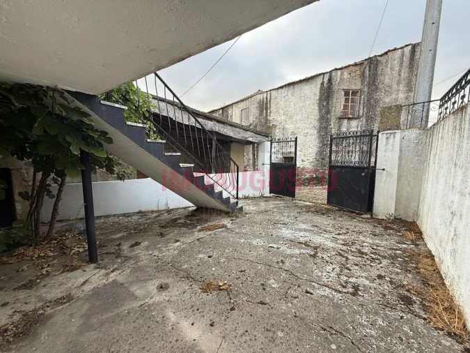 Moradia T3 para Venda em Amoreira, Parada e Cabreira Foto 3