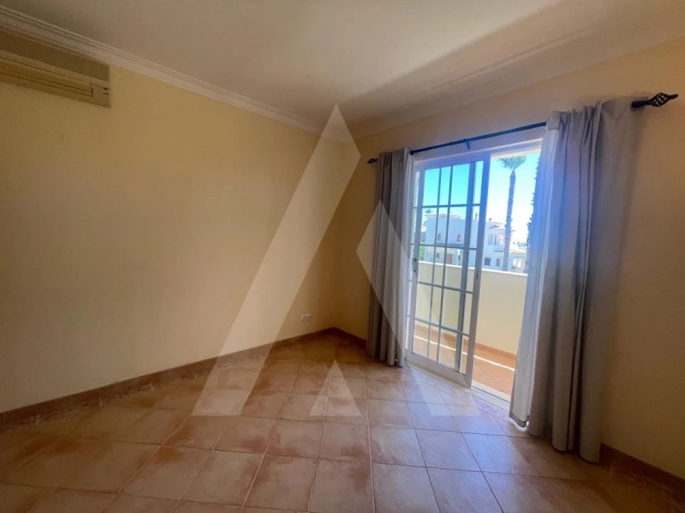 Apartamento T2 para Arrendamento em Almancil Foto 8