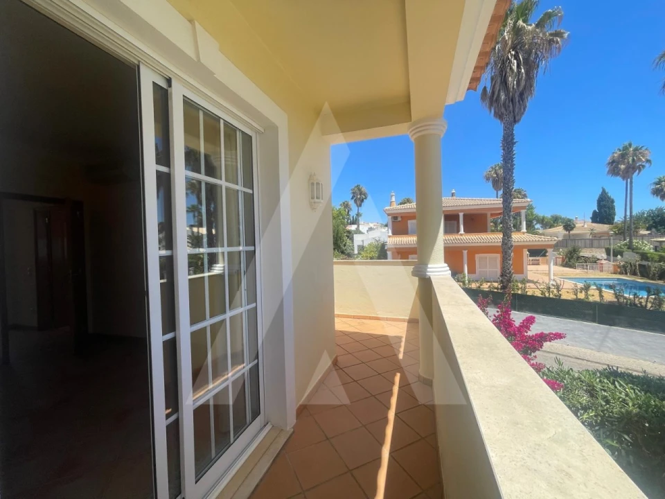 Apartamento T2 para Arrendamento em Almancil Foto 7