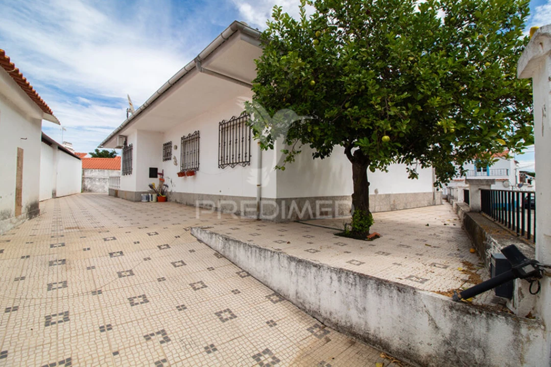 Moradia T4 para Venda em Vimieiro Foto 2