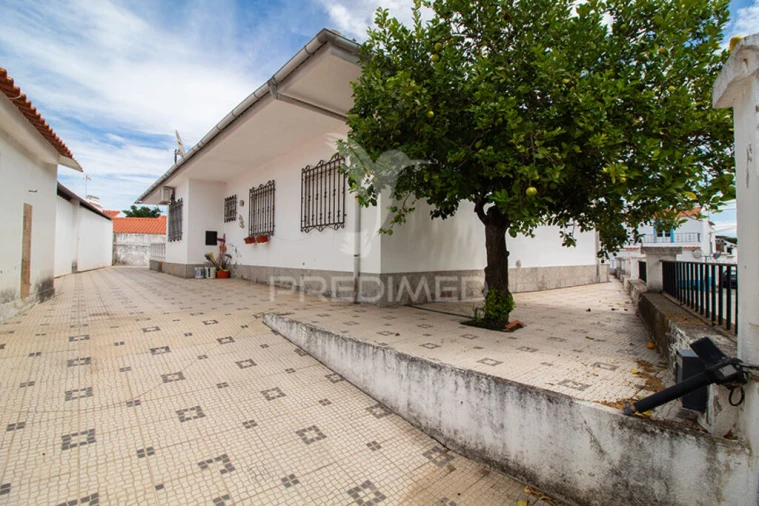 Moradia T4 para Venda em Vimieiro Foto 2