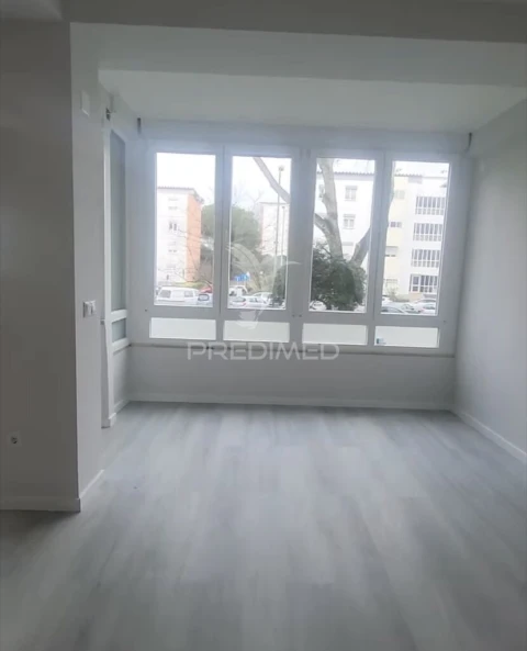 Apartamento T2 para Venda em Oeiras e São Julião da Barra, Paço de Arcos e Caxias