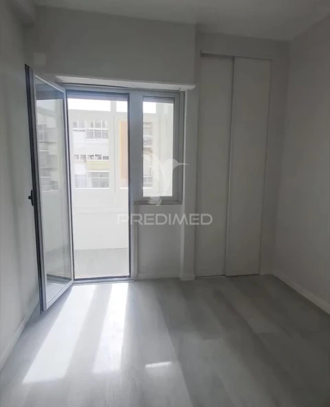 Apartamento T2 para Venda em Oeiras e São Julião da Barra, Paço de Arcos e Caxias