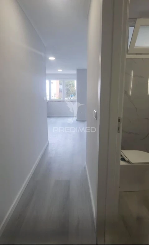 Apartamento T2 para Venda em Oeiras e São Julião da Barra, Paço de Arcos e Caxias