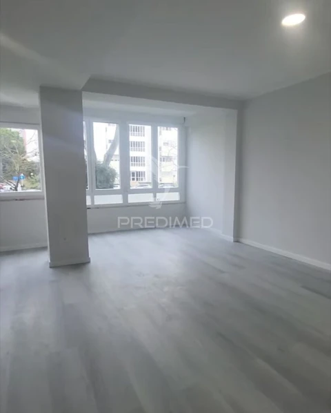 Apartamento T2 para Venda em Oeiras e São Julião da Barra, Paço de Arcos e Caxias