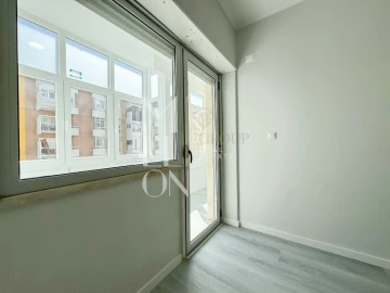 Apartamento T2 para Venda em Oeiras e São Julião da Barra, Paço de Arcos e Caxias