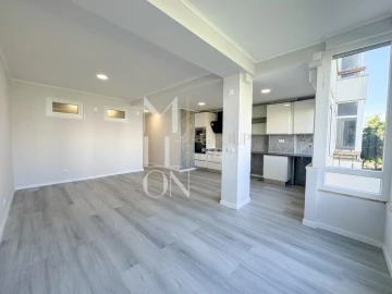 Apartamento T2 para Venda em Oeiras e São Julião da Barra, Paço de Arcos e Caxias