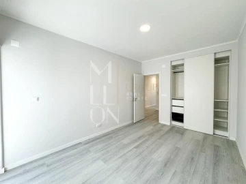 Apartamento T2 para Venda em Oeiras e São Julião da Barra, Paço de Arcos e Caxias