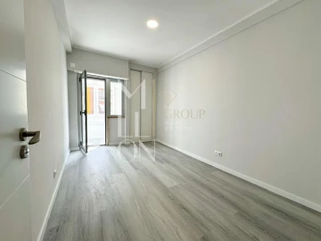 Apartamento T2 para Venda em Oeiras e São Julião da Barra, Paço de Arcos e Caxias