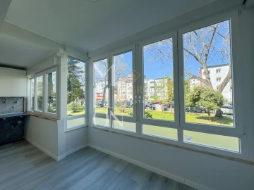 Apartamento T2 para Venda em Oeiras e São Julião da Barra, Paço de Arcos e Caxias