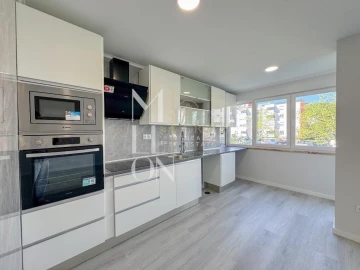 Apartamento T2 para Venda em Oeiras e São Julião da Barra, Paço de Arcos e Caxias