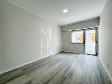 Apartamento T2 para Venda em Oeiras e São Julião da Barra, Paço de Arcos e Caxias