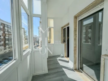Apartamento T2 para Venda em Oeiras e São Julião da Barra, Paço de Arcos e Caxias