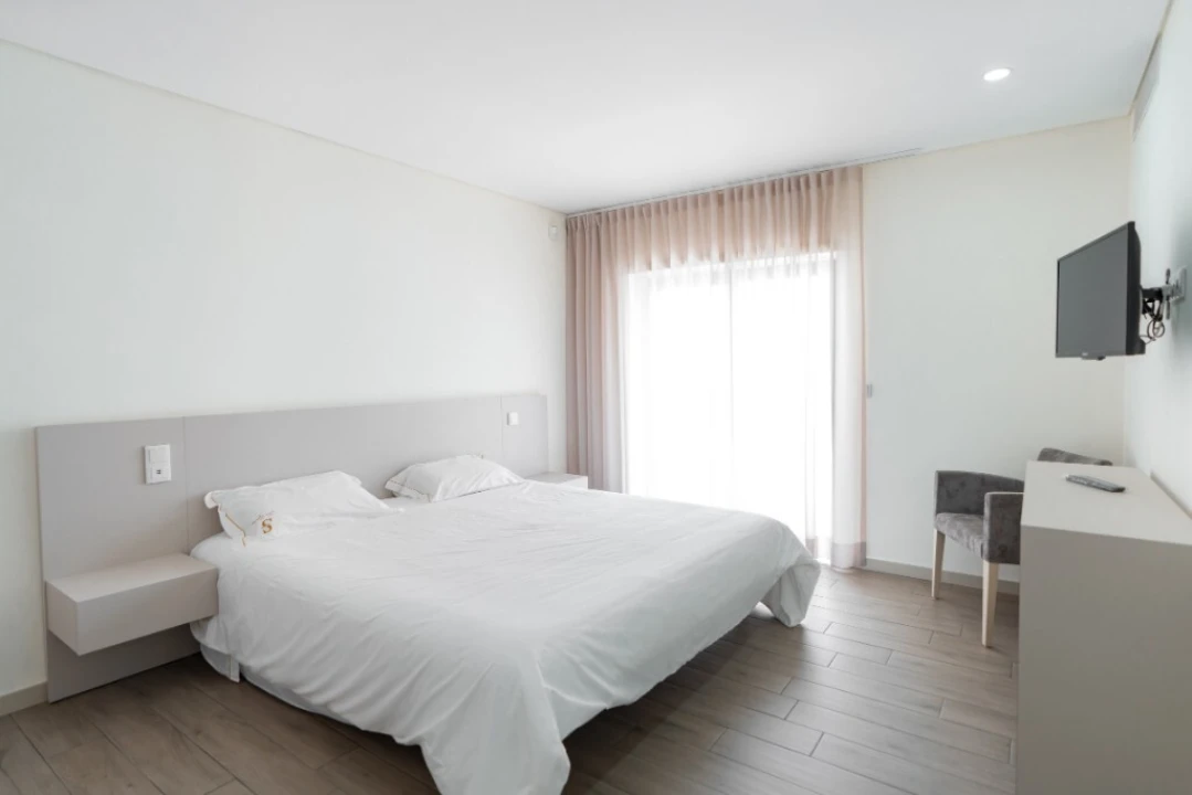 Prédio para Venda em Mosteiro Foto 77